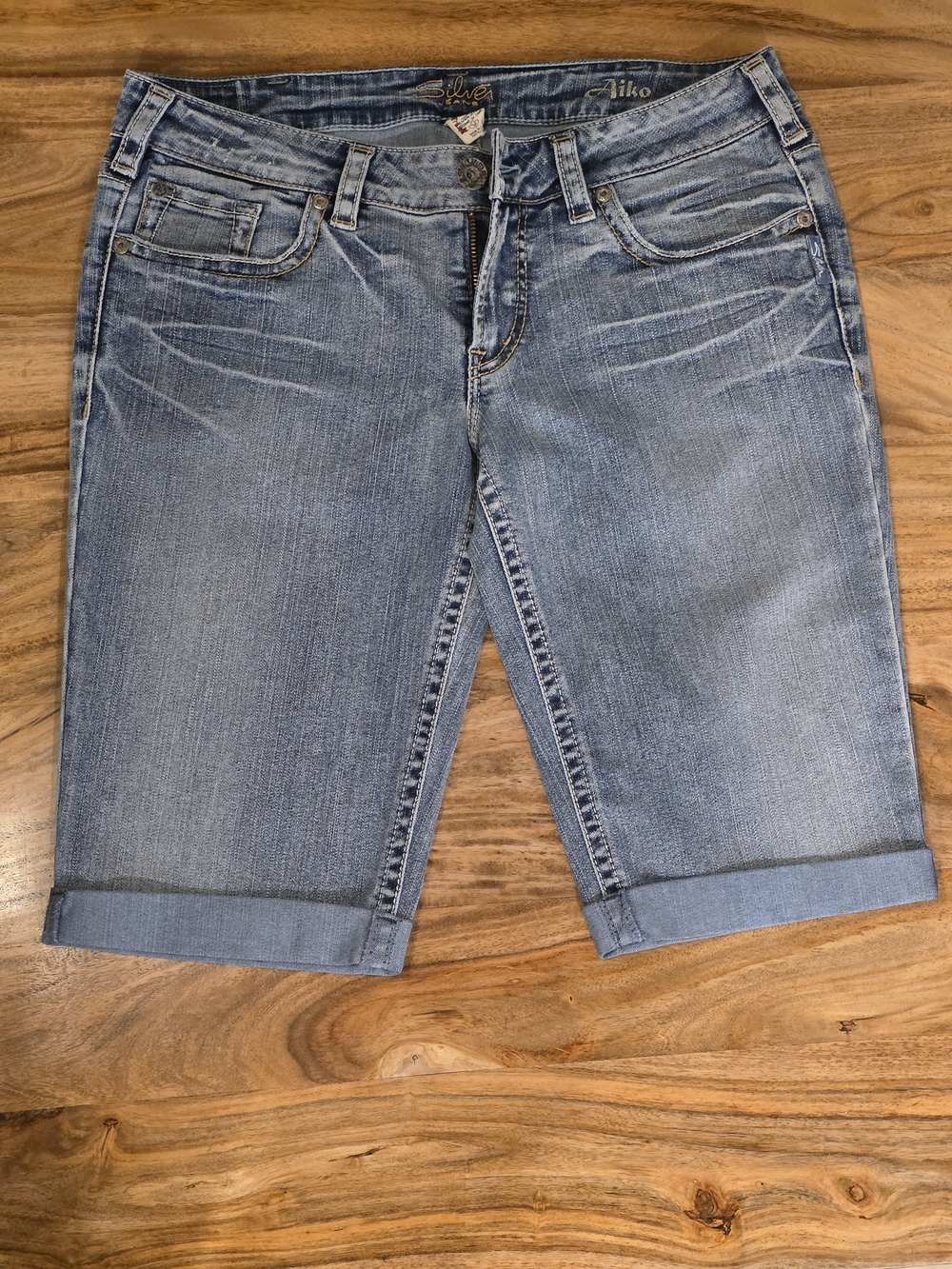 Silver Jeans Co, in the "Aiko" fit, Medium Indigo Wash  In Women's W32